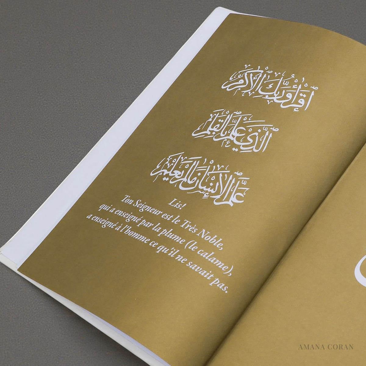 Coran à tracer Amana Coran, pages d'introduction avec calligraphie arabe sur fond doré