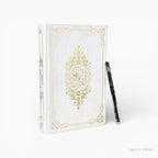 Le Saint Coran à tracer, coloris blanc, couverture avec médaillon calligraphique doré et stylo effaçable