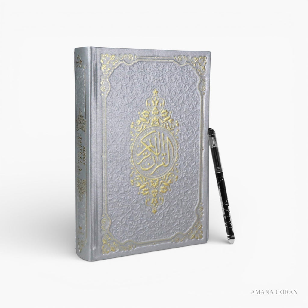 Coran à tracer, couverture argentée avec médaillon calligraphié